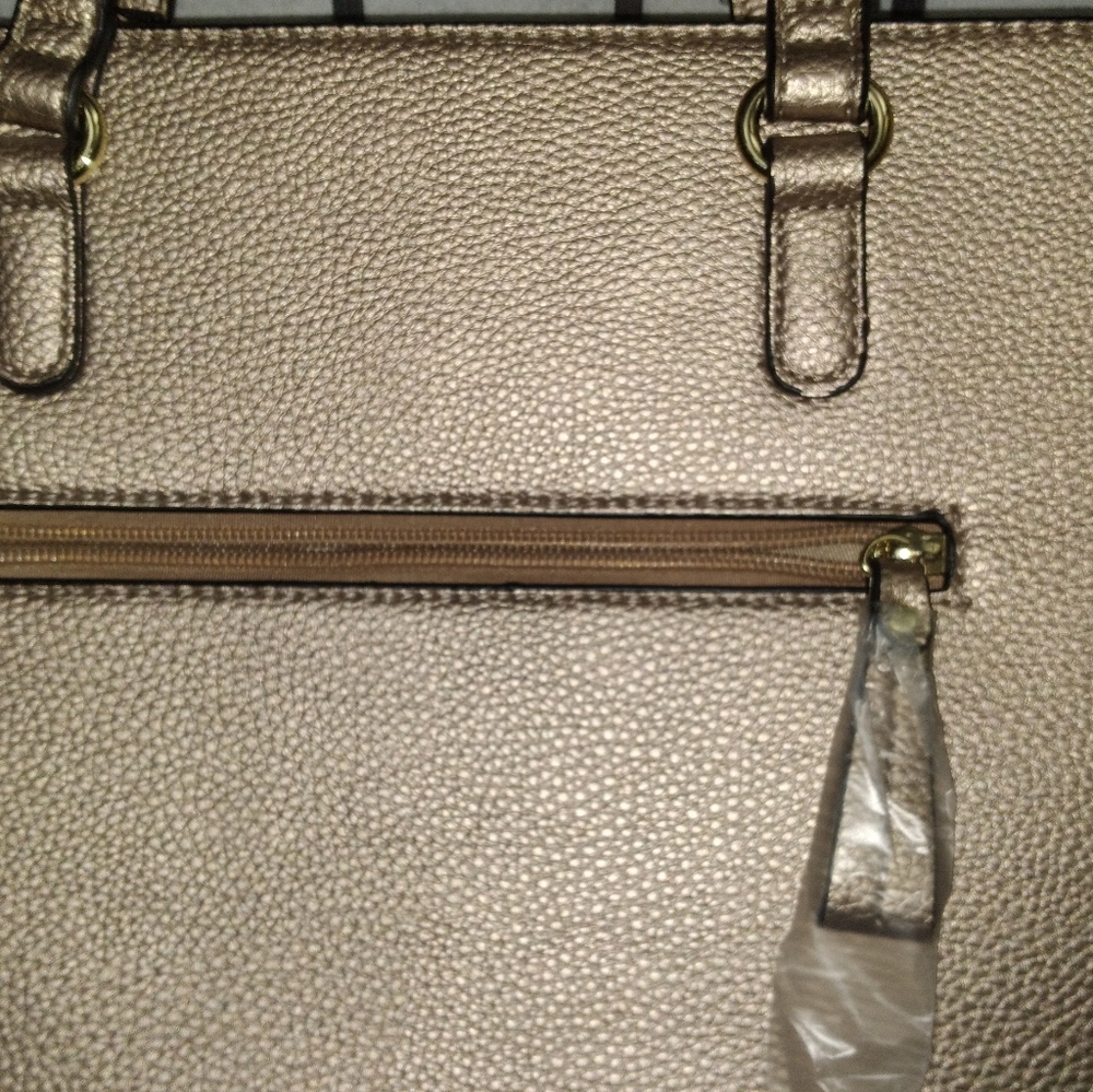 Purses - Picture 4 of 16